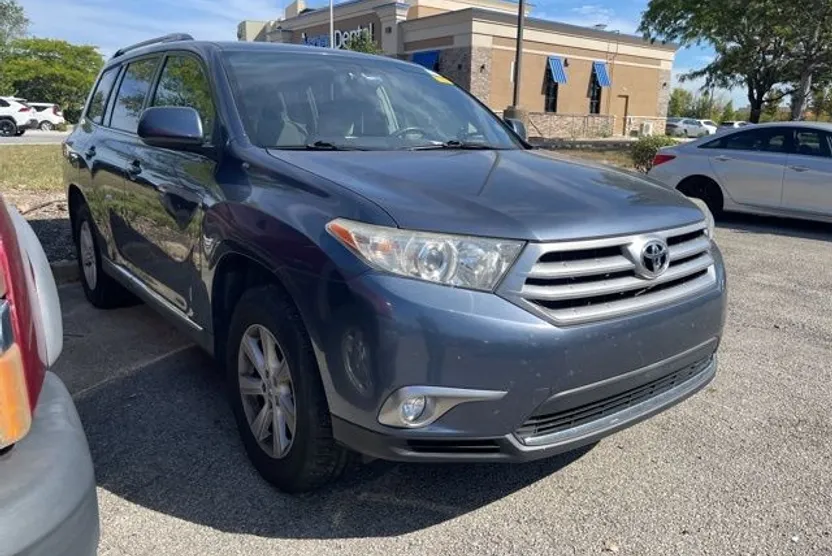 2012 Toyota Highlander Base photo 1