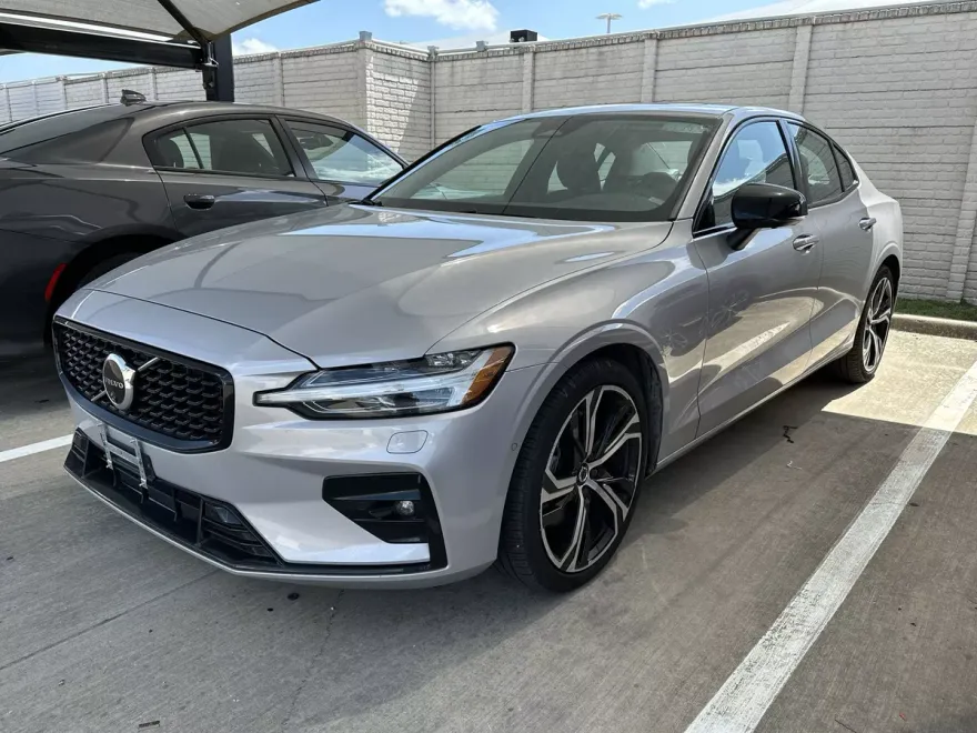 2024 Volvo S60 B5 Plus photo 1