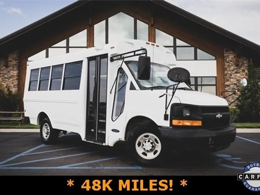 2006 Chevrolet Express Work Van Cutaway photo 1