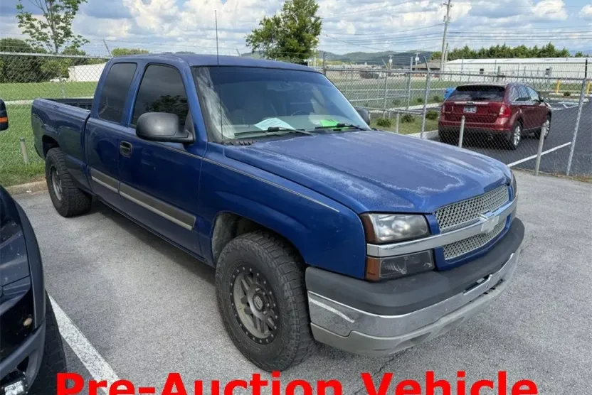 2004 Chevrolet Silverado 1500 LS photo 1