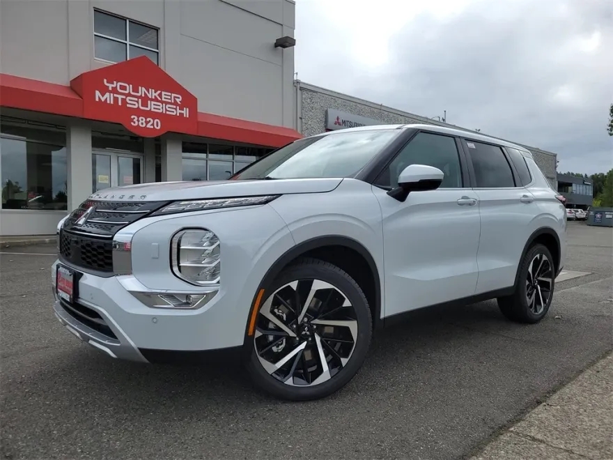 2024 Mitsubishi Outlander SE photo 1