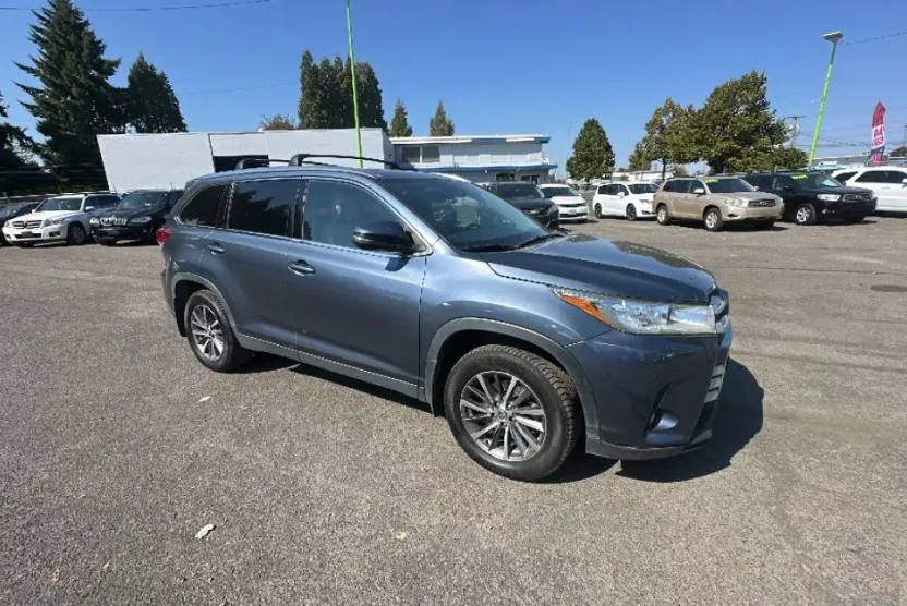 2019 Toyota Highlander XLE Sport photo 1