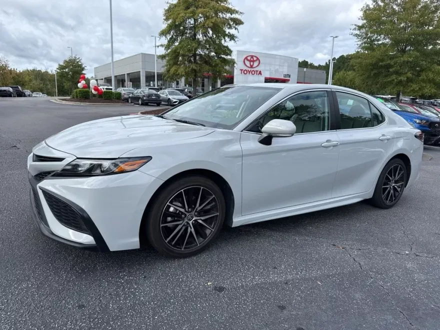 2024 Toyota Camry SE photo 1