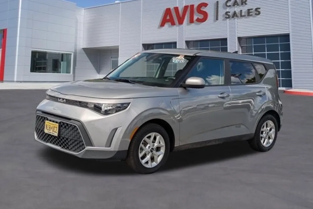 2024 Kia Soul LX photo 1