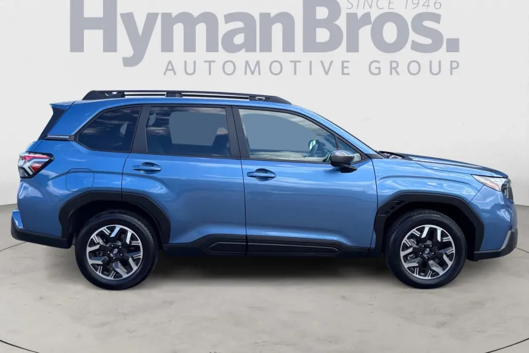 2025 Subaru Forester Premium photo 1