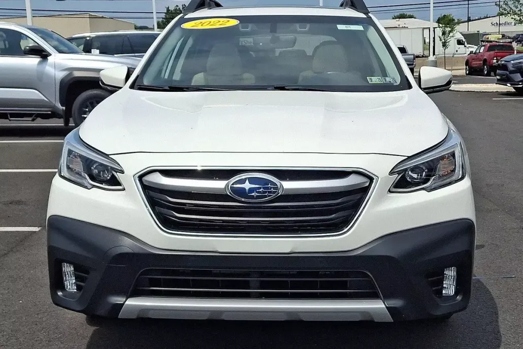 2022 Subaru Outback Limited photo 1