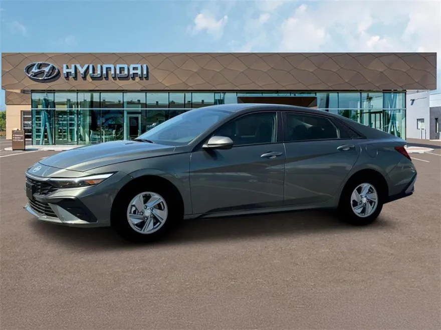 2025 Hyundai Elantra SE photo 1
