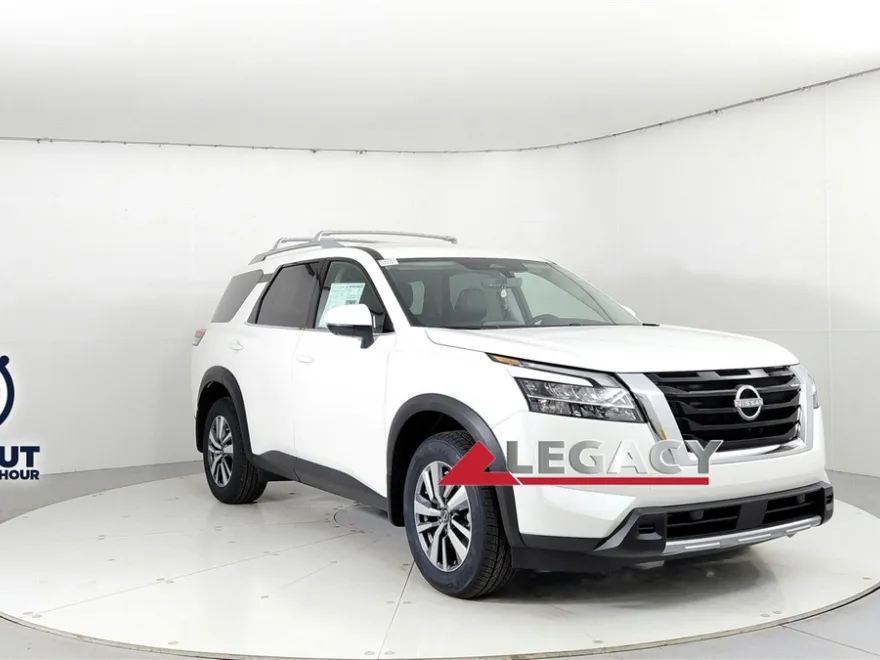 2024 Nissan Pathfinder SL photo 1