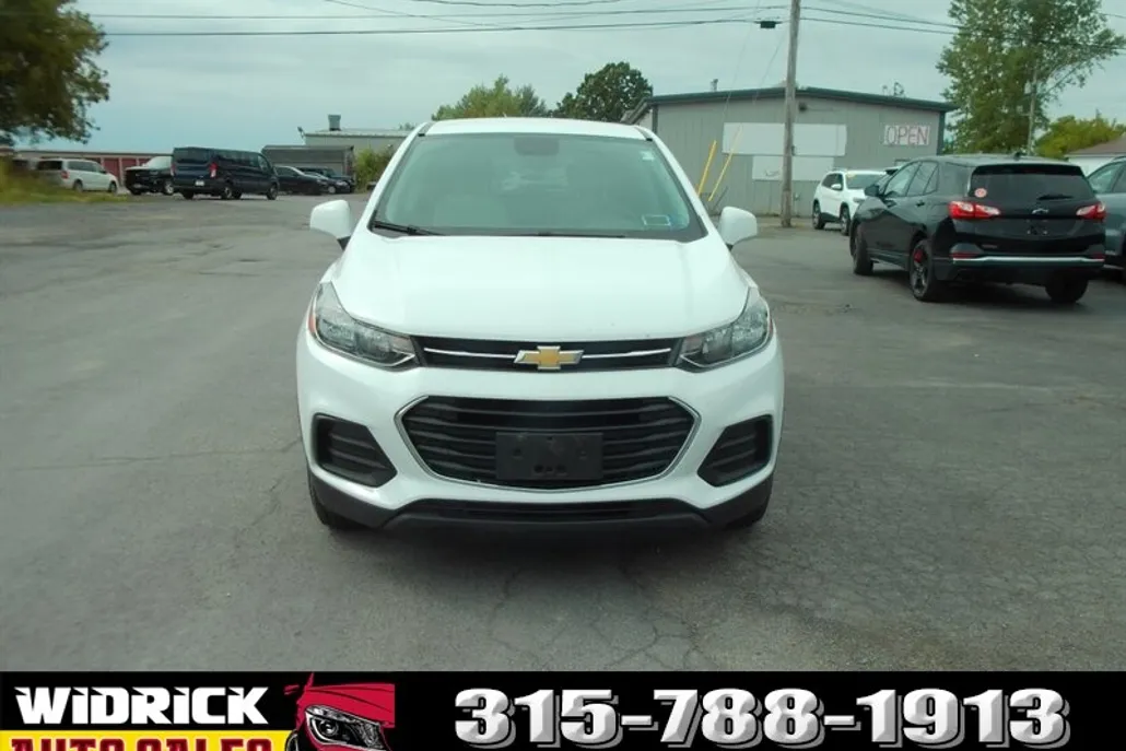 2020 Chevrolet Trax LS photo 1