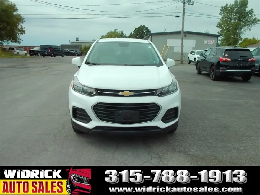 2020 Chevrolet Trax LS photo 1
