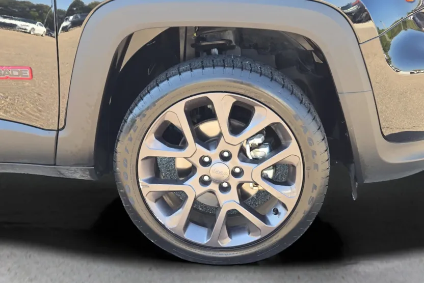 2023 Jeep Renegade Latitude Red Edition photo 1
