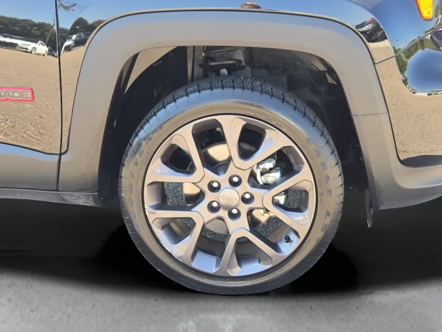 2023 Jeep Renegade Latitude Red Edition photo 1