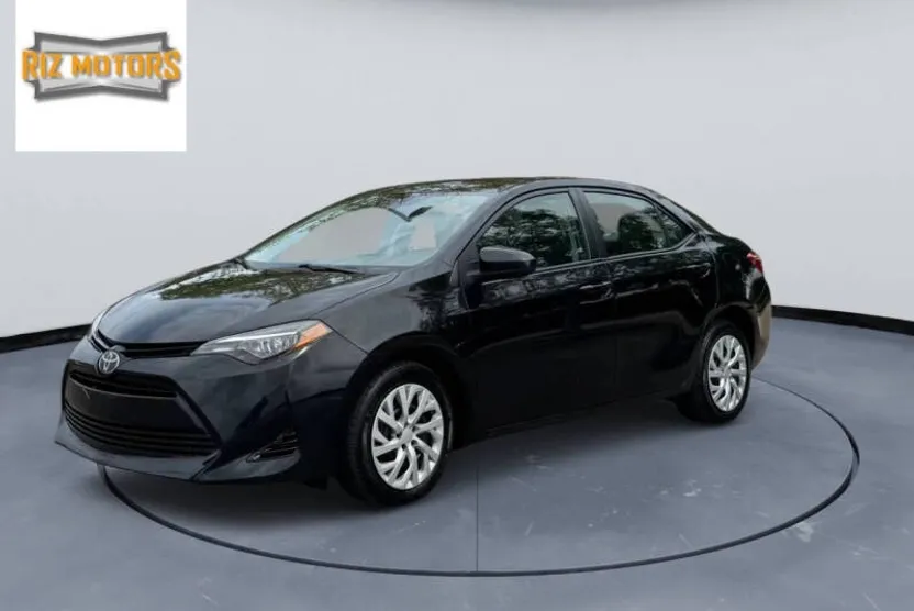 2018 Toyota Corolla LE photo 1