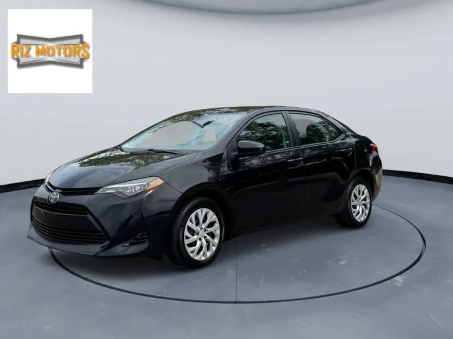 2018 Toyota Corolla LE photo 1