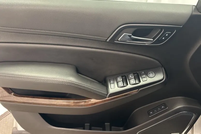 2020 Chevrolet Tahoe LT photo 1