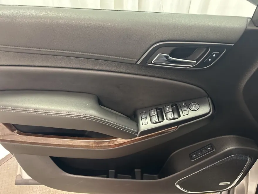 2020 Chevrolet Tahoe LT photo 1