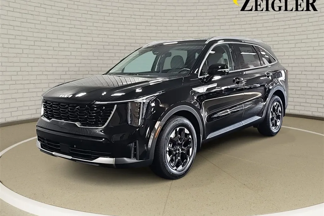 2025 Kia Sorento S photo 1