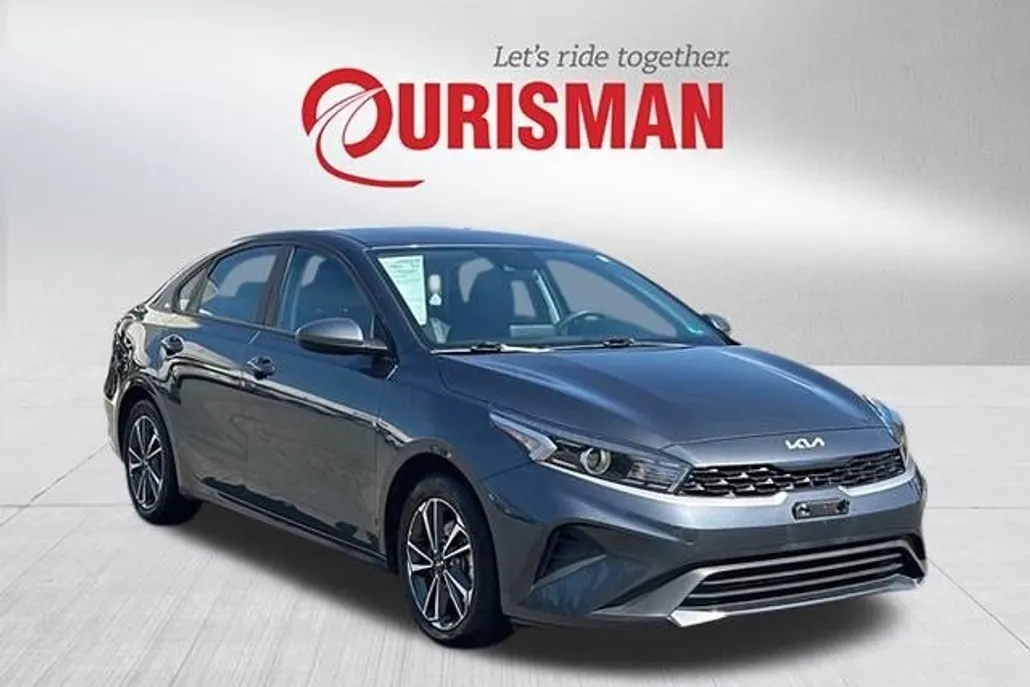 2023 Kia Forte LXS photo 1
