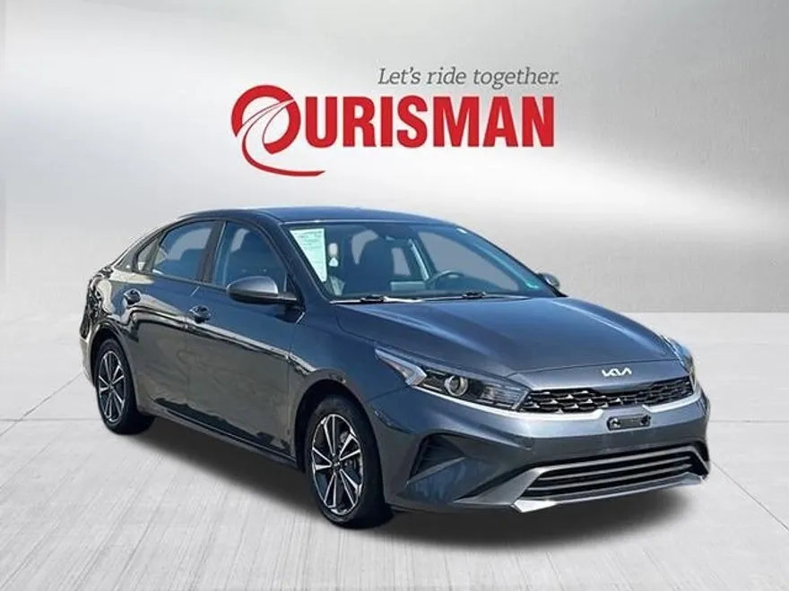 2023 Kia Forte LXS photo 1
