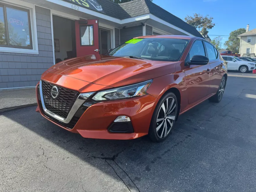 2020 Nissan Altima 2.5 SR photo 1
