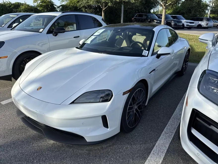 2025 Porsche Taycan Turbo photo 1