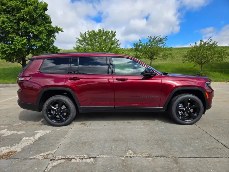 2025 Jeep Grand Cherokee Limited photo 1