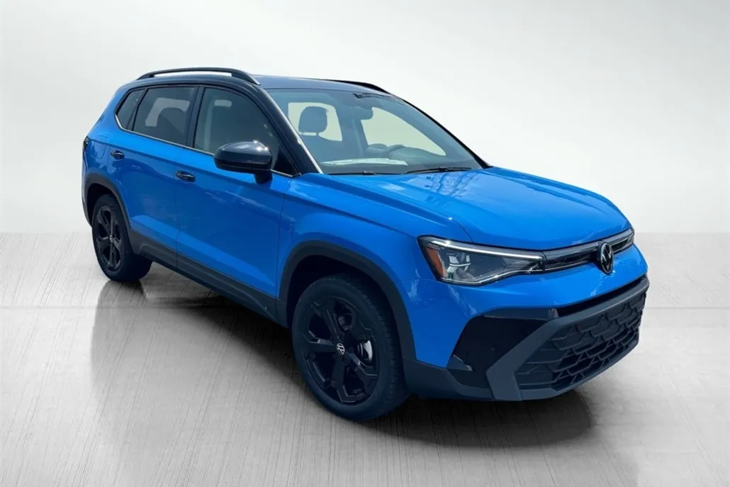 2025 Volkswagen Taos SE photo 1