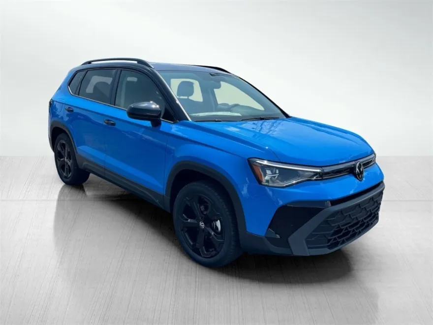 2025 Volkswagen Taos SE photo 1