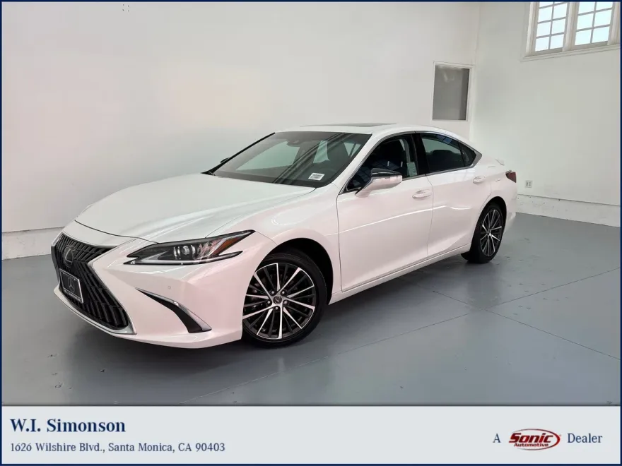 2025 Lexus ES 300h photo 1
