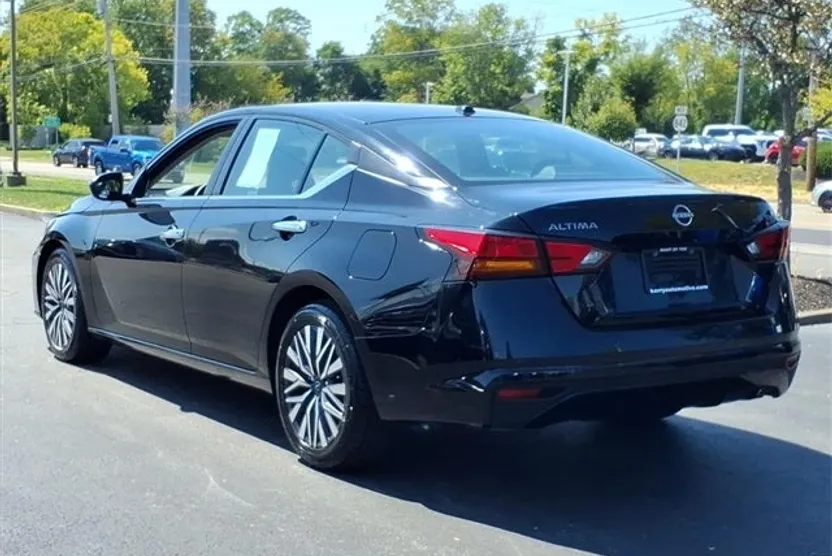 2023 Nissan Altima 2.5 SV photo 1