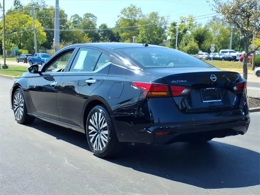 2023 Nissan Altima 2.5 SV photo 1