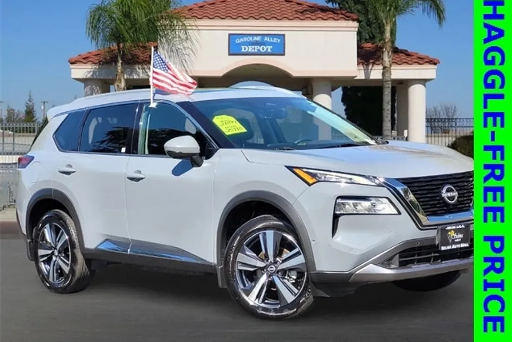 2022 Nissan Rogue SL photo 1