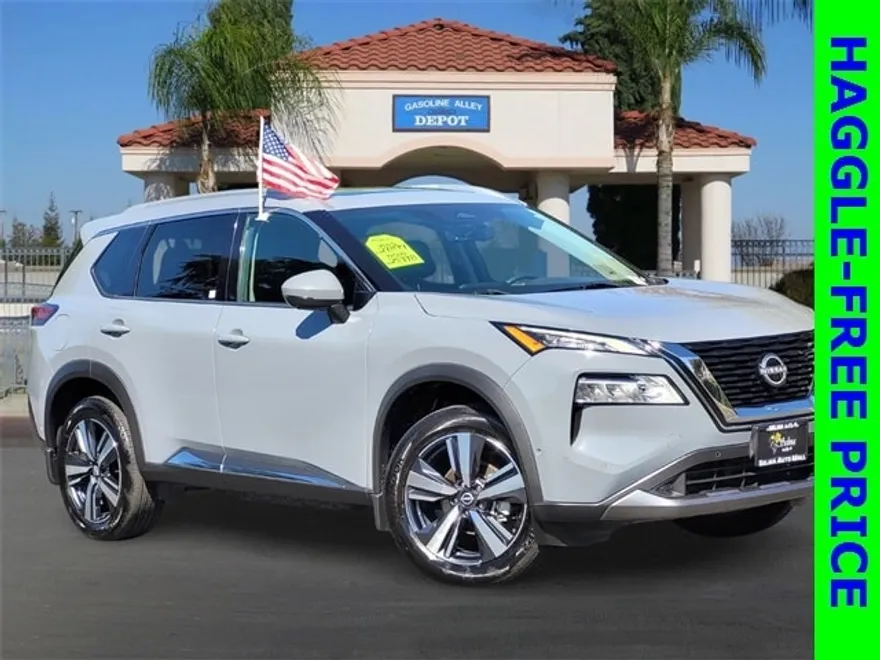 2022 Nissan Rogue SL photo 1