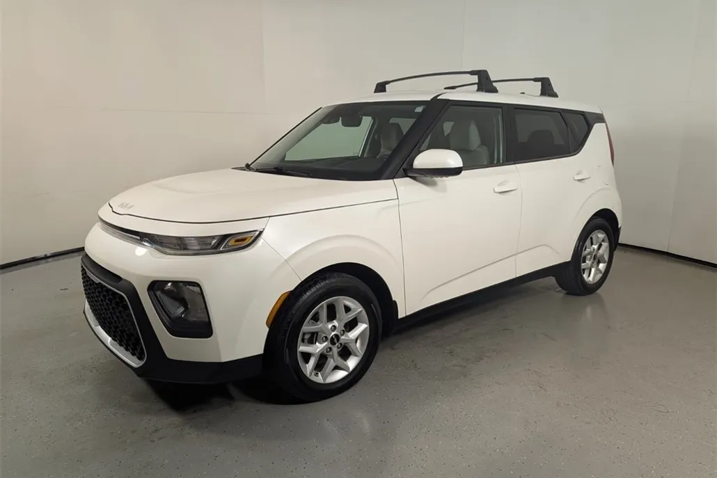 2022 Kia Soul LX photo 1