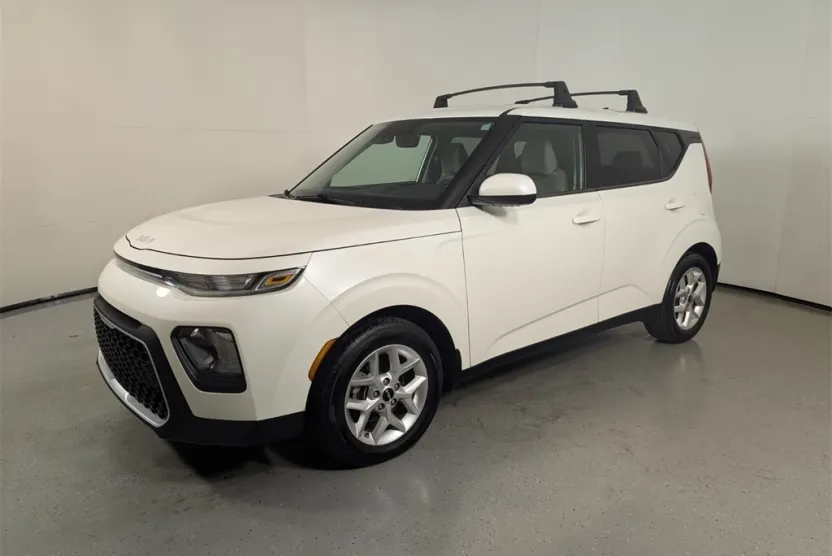 2022 Kia Soul LX photo 1