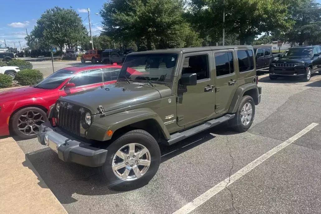 2015 Jeep Wrangler Unlimited Sahara photo 1