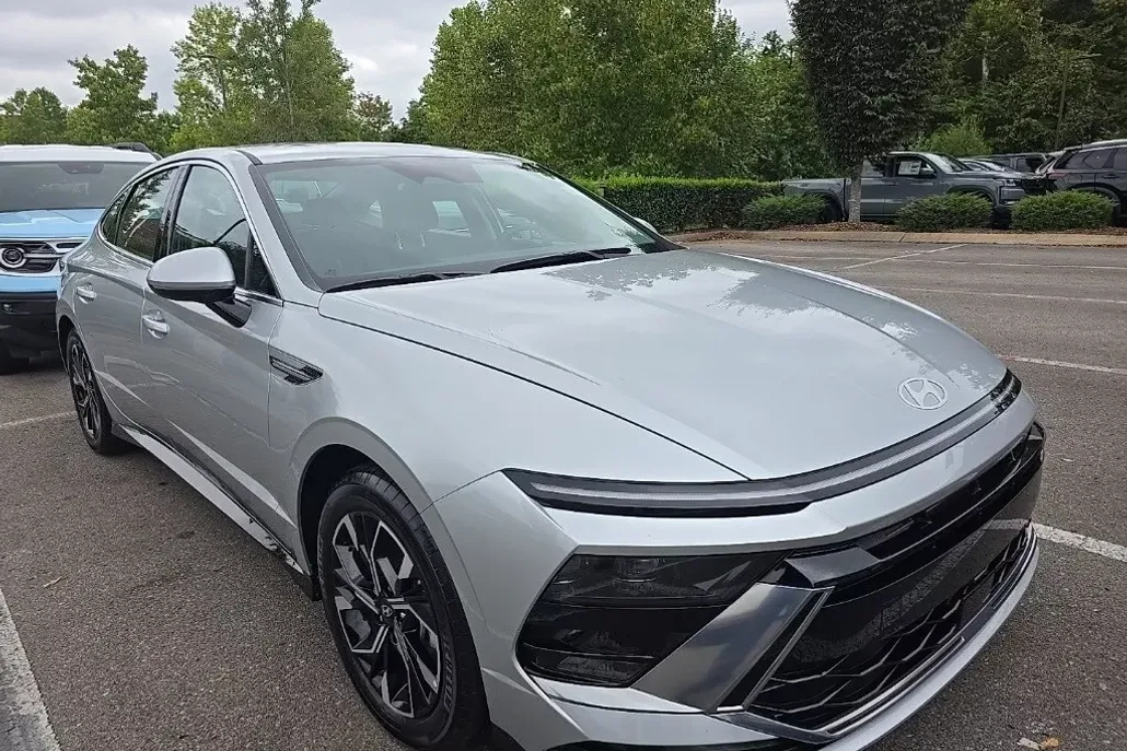 2024 Hyundai Sonata SEL photo 1