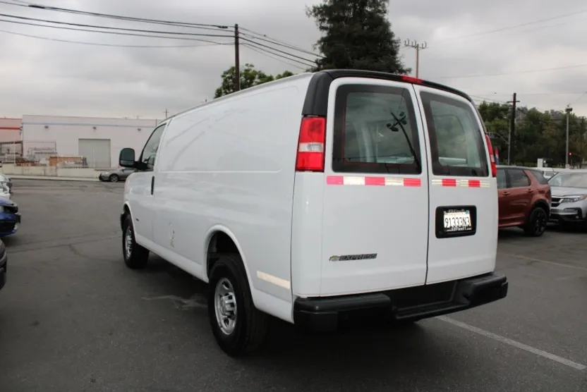 2022 Chevrolet Express 2500 photo 1