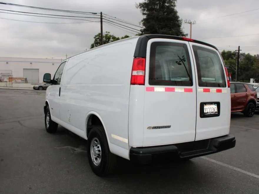 2022 Chevrolet Express 2500 photo 1