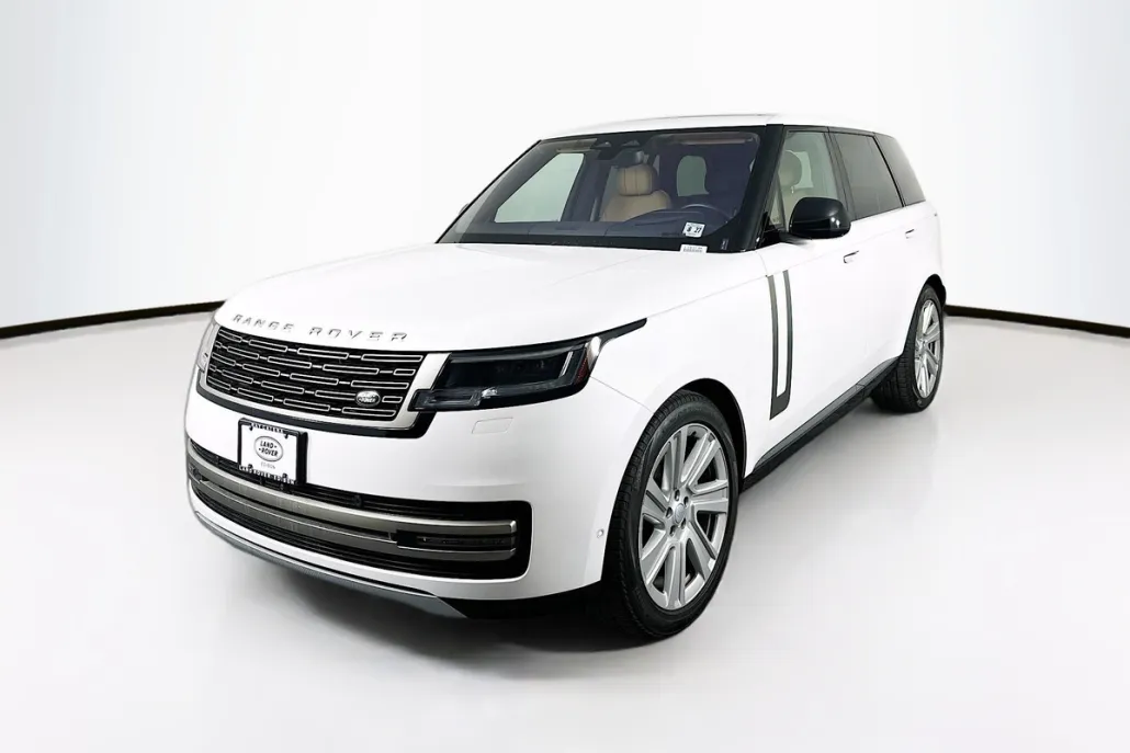 2023 Land Rover Range Rover SE photo 1
