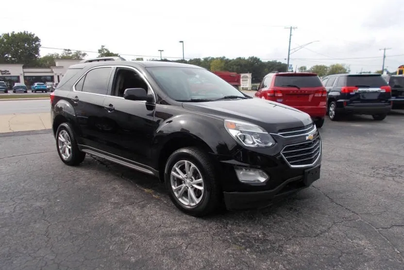2017 Chevrolet Equinox LT photo 1