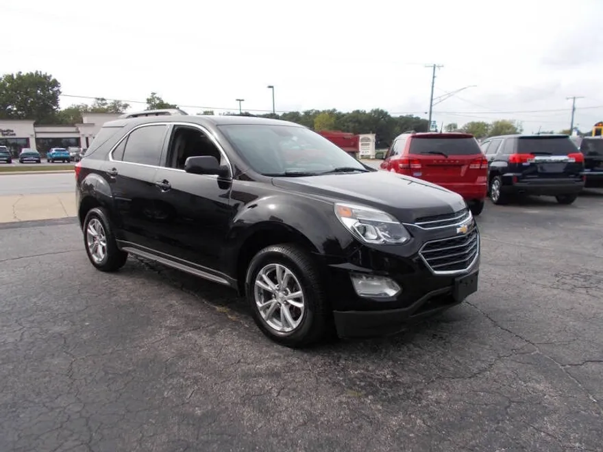 2017 Chevrolet Equinox LT photo 1