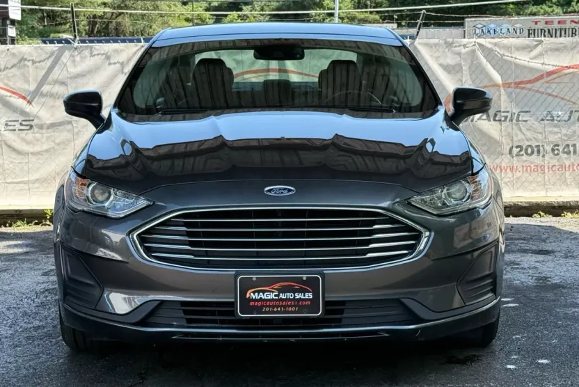 2019 Ford Fusion Hybrid SE photo 1