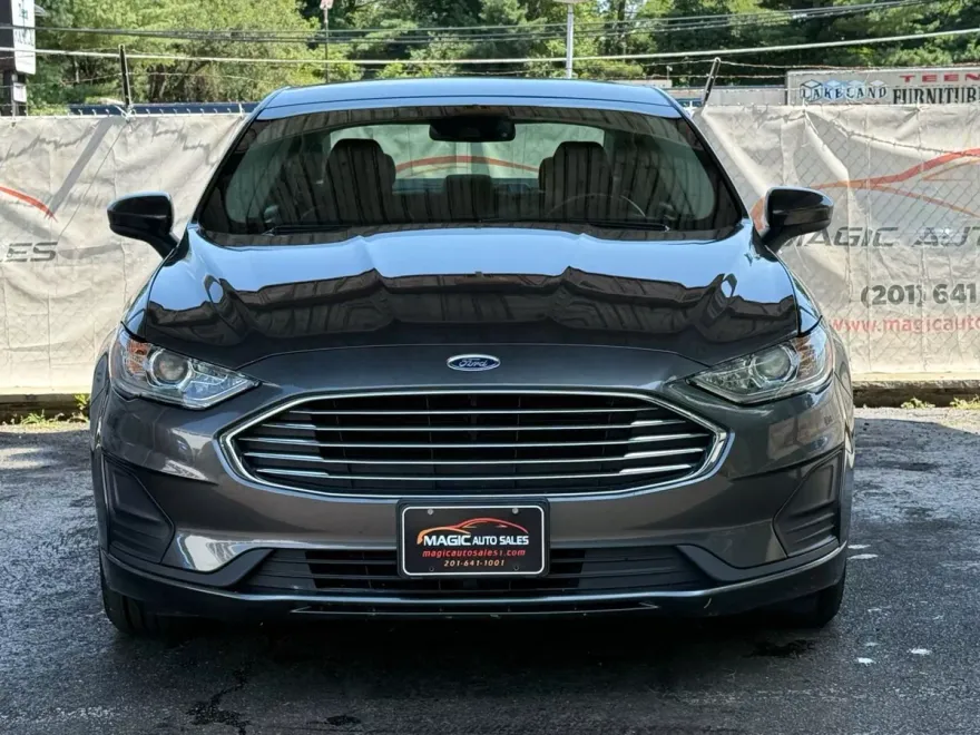 2019 Ford Fusion Hybrid SE photo 1