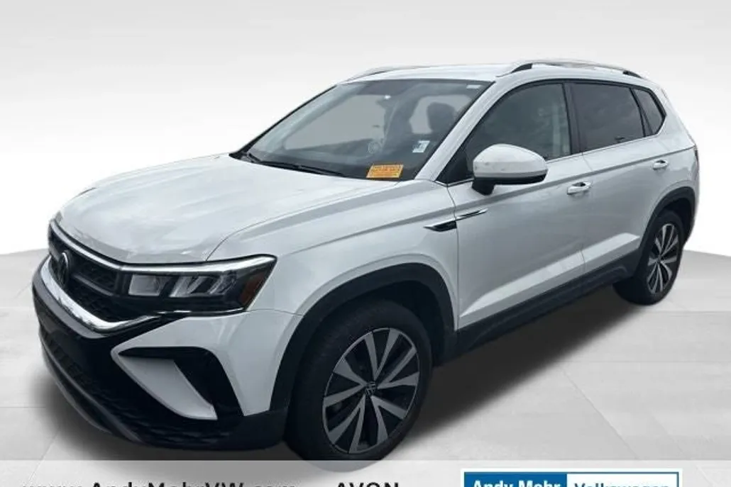 2022 Volkswagen Taos SE photo 1