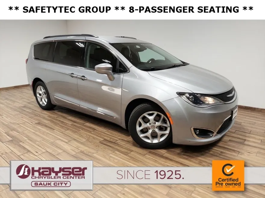 2017 Chrysler Pacifica Touring L photo 1