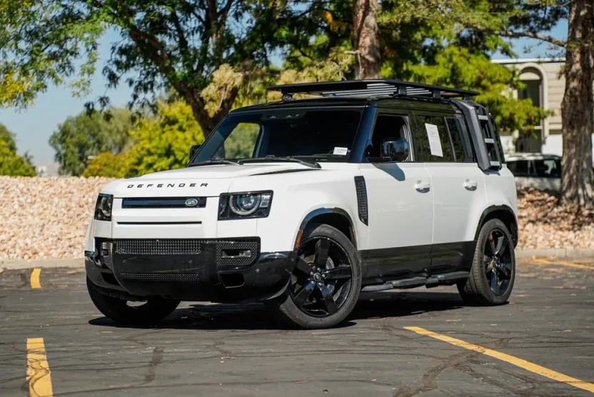 2025 Land Rover Defender 110 X-Dynamic SE photo 1