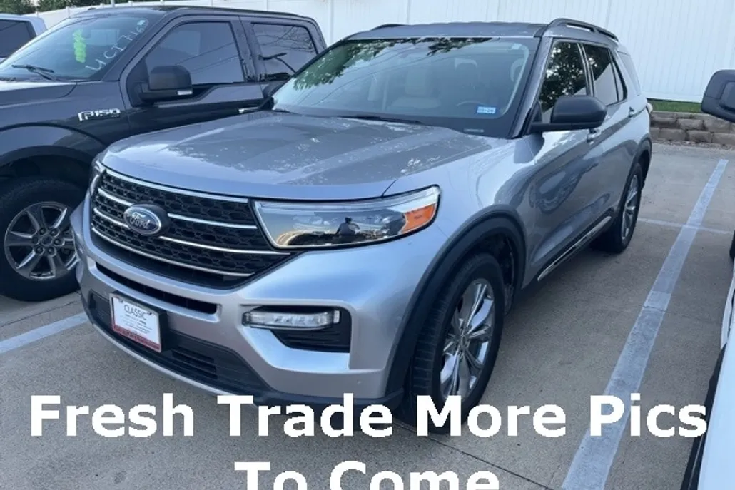 2022 Ford Explorer XLT photo 1