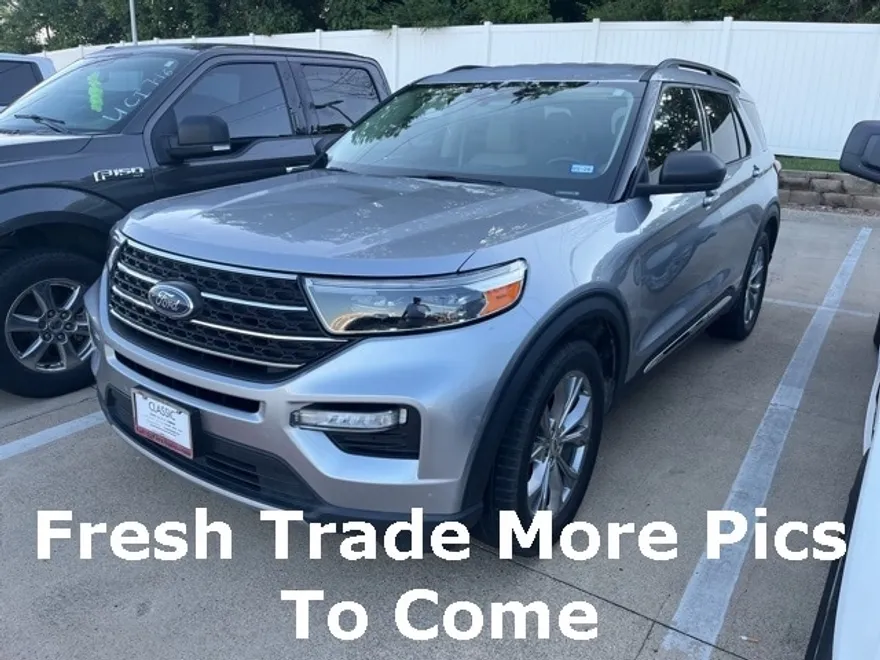 2022 Ford Explorer XLT photo 1
