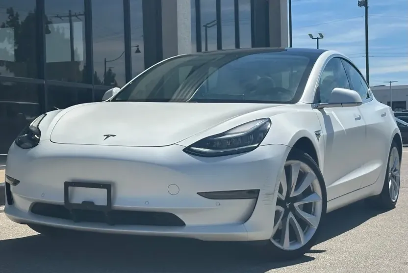 2020 Tesla Model 3 Standard Range Plus photo 1